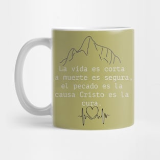 La vida es corta la muerte es segura, el pecado es la causa Cristo es la cura. Mug